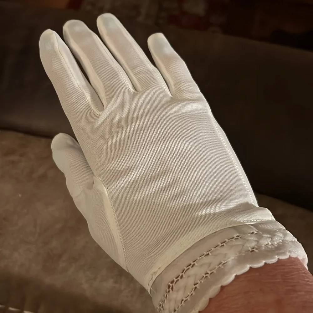 Vintage Off-White Wrist Gloves
